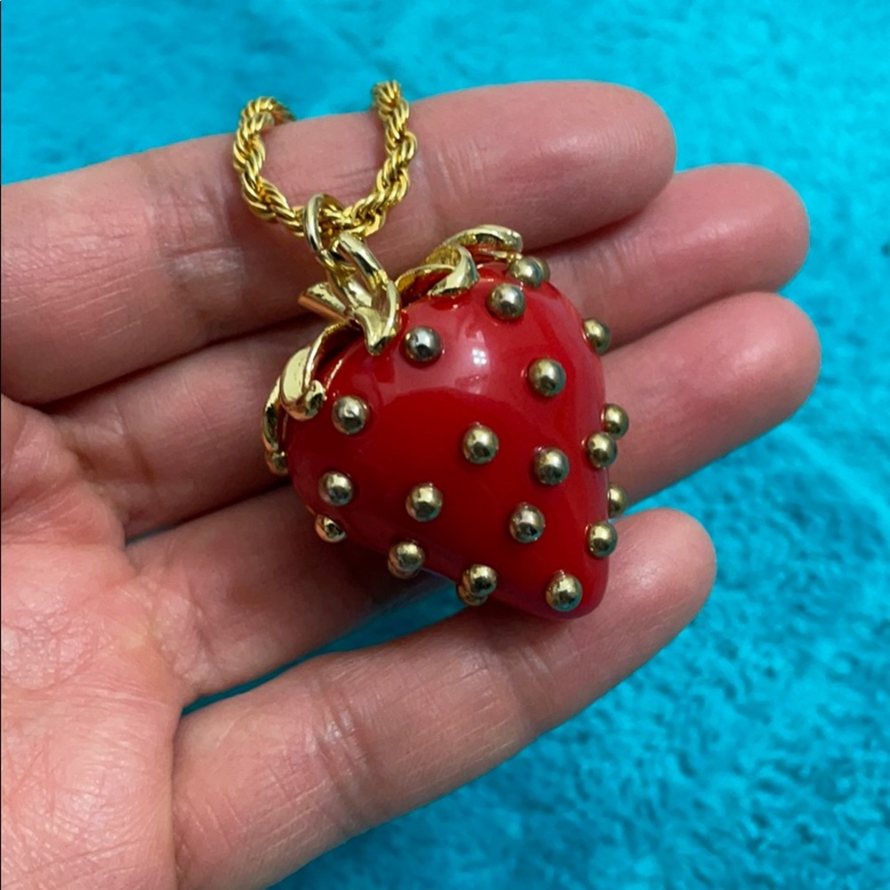 🛑SOLD🛑 Kenneth Jay Lane Strawberry Necklace - Picture 7 of 10